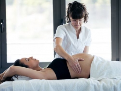 Tous les bienfaits du massage du ventre pendant la grossesse.